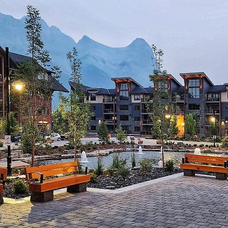 Luxurious Rundle Cliffs Lodge In Spring Creek Канмор Экстерьер фото