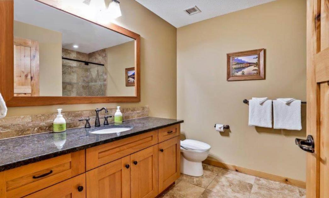 Luxurious Rundle Cliffs Lodge In Spring Creek Канмор Экстерьер фото