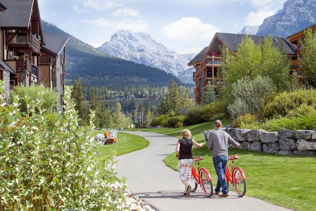 Luxurious Rundle Cliffs Lodge In Spring Creek Канмор Экстерьер фото